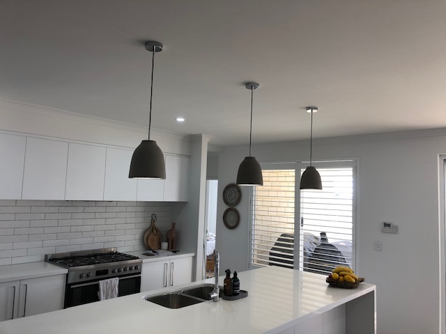 lights above kitchen counter